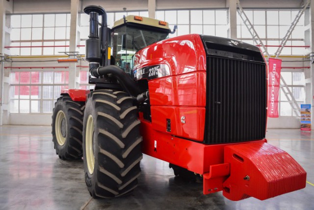 «Ростсельмаш» завершил перевод тракторного производства из Канады в Ростов.