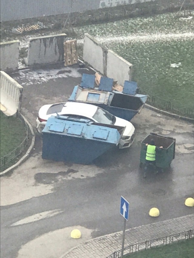 Месть мусоровоза в ЖК Чистое небо в Петербурге