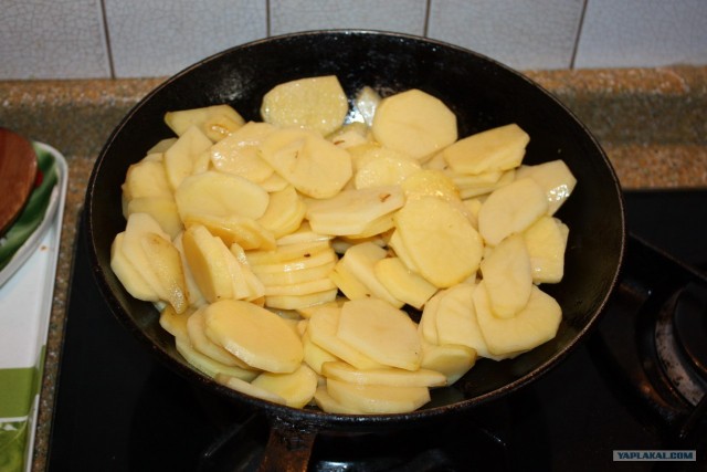 Треска, запеченная с картофелем под сметаной