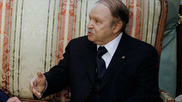 Экс-президент Алжира Бутефлика обратился с посланием к народу