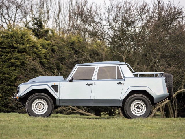 Lamborghini LM002: очень итальянская истори