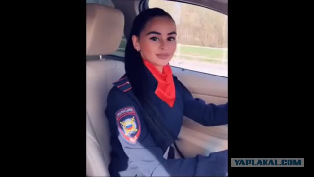 Распевавшая блатные песни в форме полиции "лейтенант Якунина" будет задержана