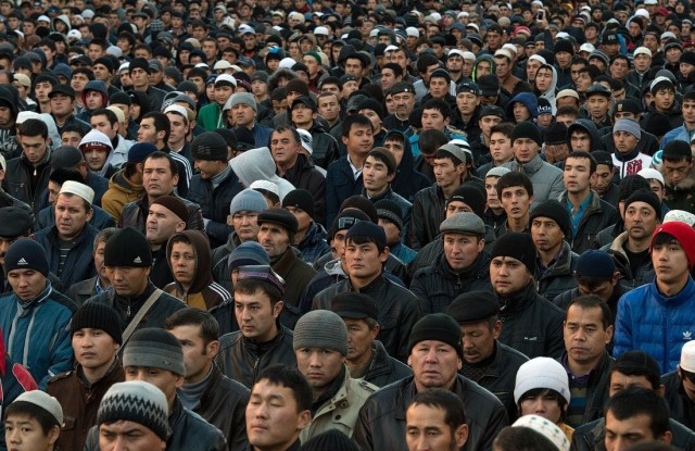 Таджикские мигранты боятся народного гнева, а также националистических проявлений и уезжают из России домой