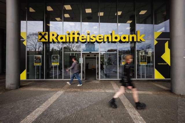 Raiffeisen летом начнет сокращать бизнес в России по требованию ЕЦБ