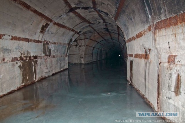Подземная база-укрытие подводных лодок