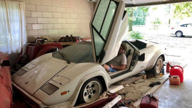 Внук нашёл у бабушки в гараже редкий Lamborghini стоимостью 400-500 тысяч долларов