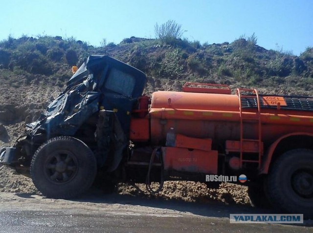 Водила МАЗа выпрыгнул из кабины и спас себе жизнь