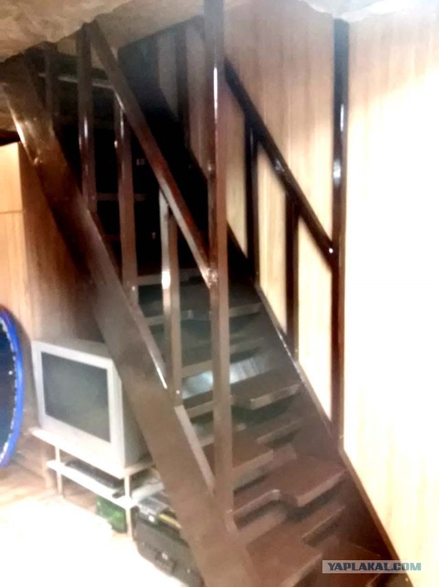 Деревянная лестница с гусиным шагом