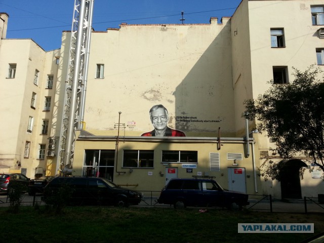На площади Александра Невского появился граффити
