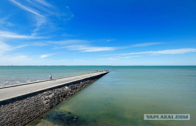 Дорога, дважды в сутки уходящая под воду