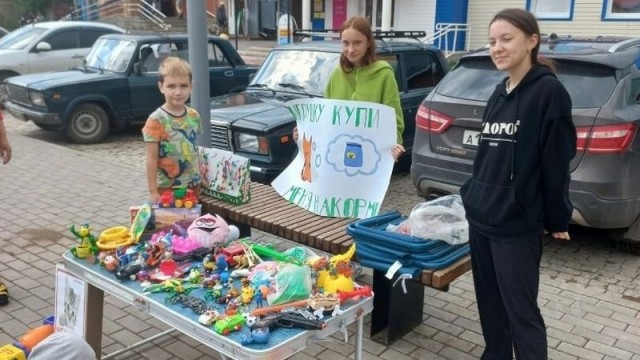 Школьник из Башкирии продает свои игрушки, чтобы помочь бездомным животным