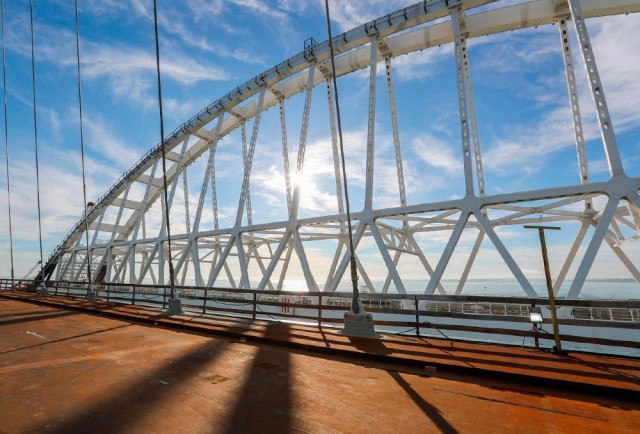 Первые фото готового участка Крымского моста