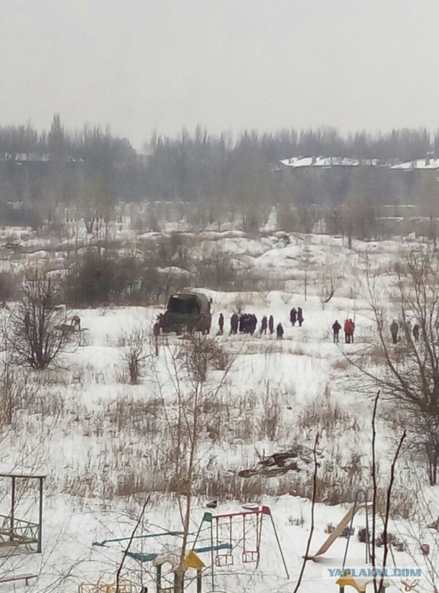 В Сети появилось видео взорвавшегося утром в Луганске внедорожника
