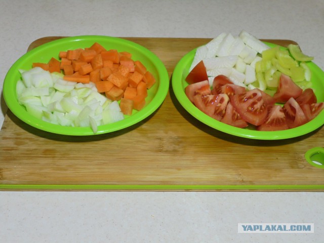 Лапша домашняя с мясом и овощами.