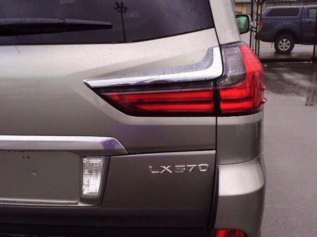 Lexus LX 570 2016г