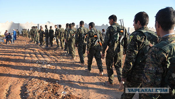 Курдские ополченцы перешли к штурму столицы ИГИЛ