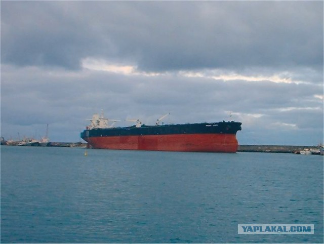 Сомалийские пираты против частной охраны корабля