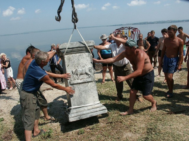 На Кубани найдена уникальная стела с надписью персидского царя Дария Первого