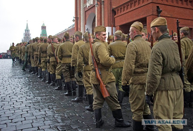 В Москве прошел торжественный марш в честь парада 7 ноября 1941 года