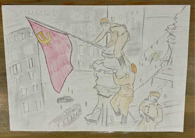 30 апреля 1945 года в охваченном уличными боями Берлине над Рейхстагом было водружено Знамя Победы