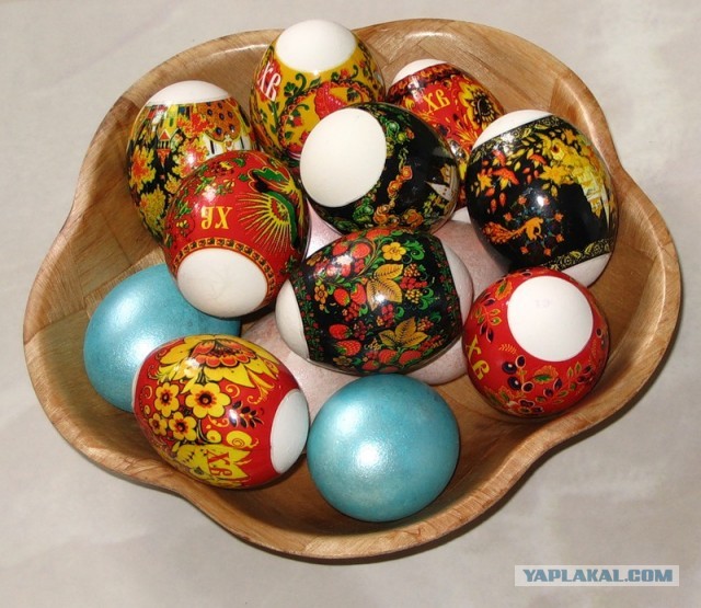 В Грозном офисы Билайна и Мегафона закидали яйцами