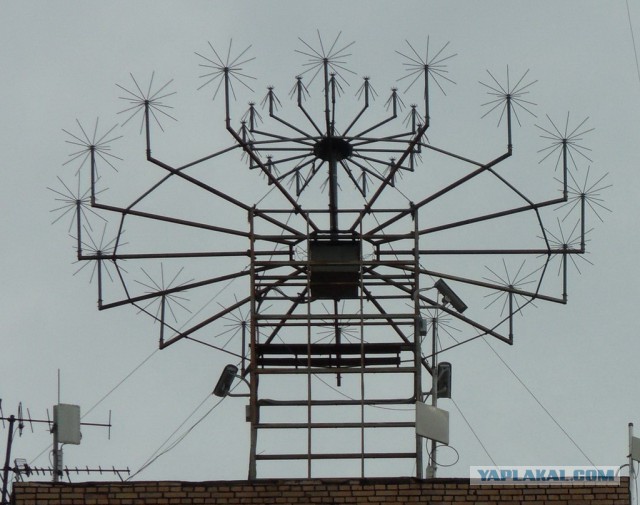 Странные антенны на крышах домов Челябинска.