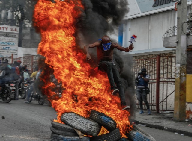 Кадры последних событий на Гаити