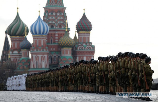 В Москве прошел торжественный марш в честь парада 7 ноября 1941 года