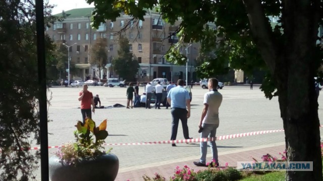 В центре Белгорода мужчина выкинул тело из машины и покончил с собой