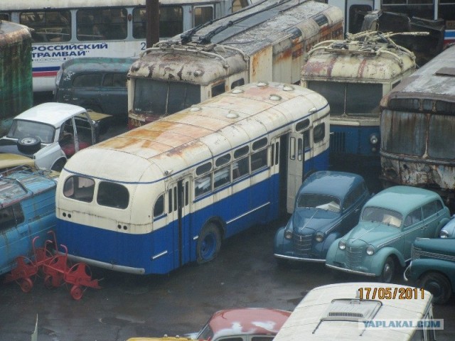 Кладбище старых автобусов