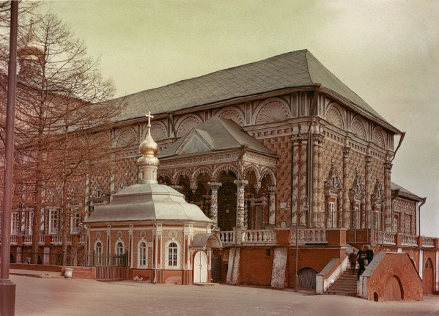 Троице-Сергиева лавра в цвете