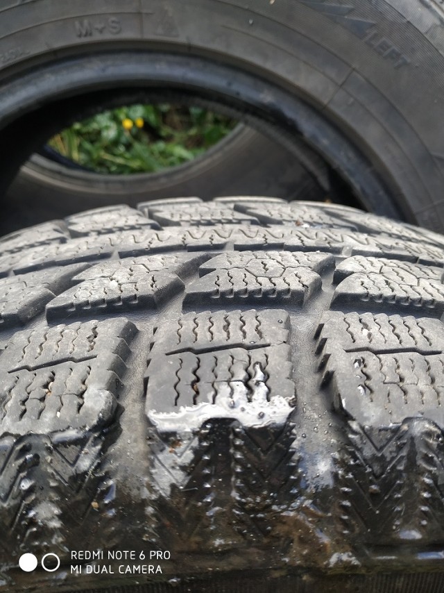 Продам зимнюю резину TOYO 235/65 R 17