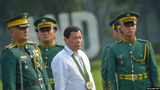 На Филиппинах разрешили расстреливать нарушителей карантина