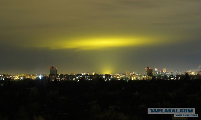 Над Кейптауном наблюдали огромный зеленый НЛО