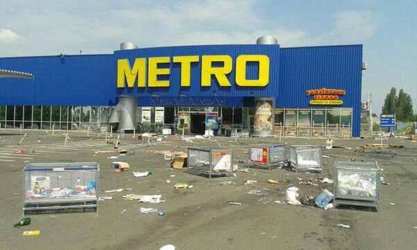 В Донецке разграбили магазин METRO