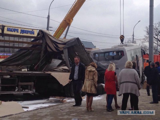 В Новороссийске в крупном ДТП столкнулись 15 машин