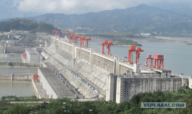 Самая большая ГЭС и бетонная плотина в мире