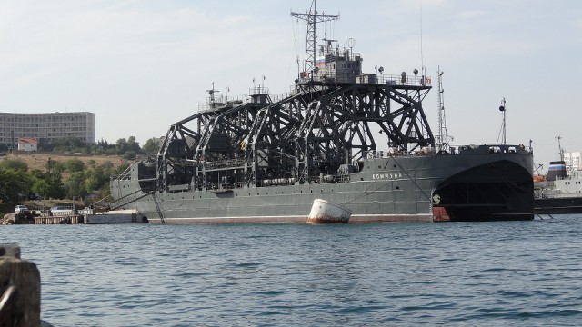 Старейший на действительной военной службе корабль