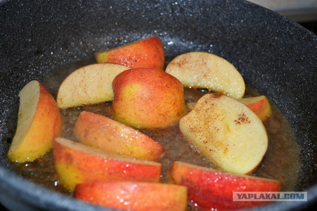 Куриная печень с яблоками