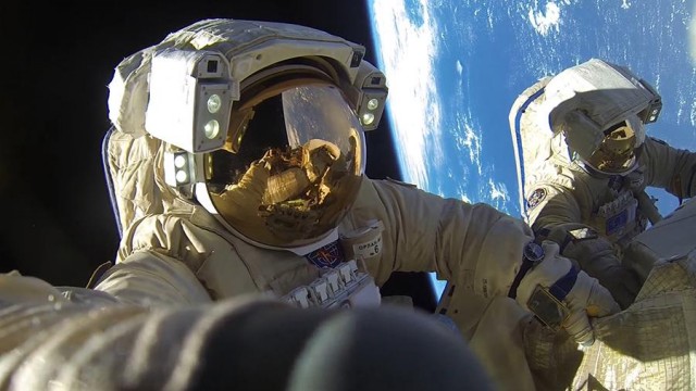 Какую зарплату получают российские космонавты?
