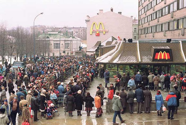 На открытии первого «Макдоналдс» в Барнауле устроили давку