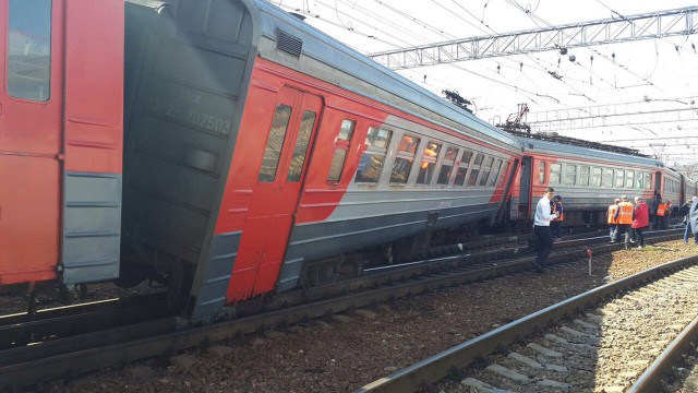 Происшествие на Курском вокзале г.Москва - столкнулись две электрички