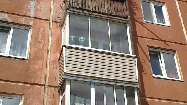 Шел по улице, глянул на балкон... что-то не так!
