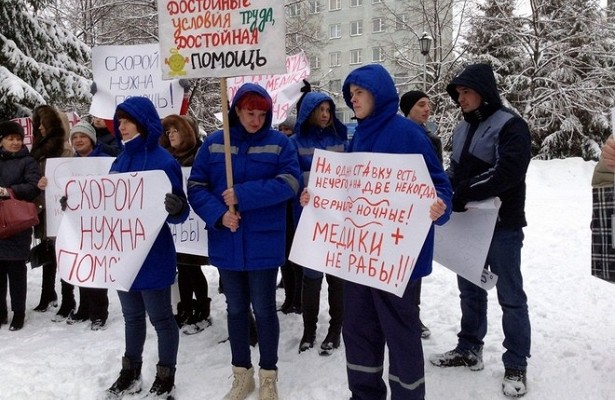 Работники скорой помощи вышли на пикет в Новосибирске 