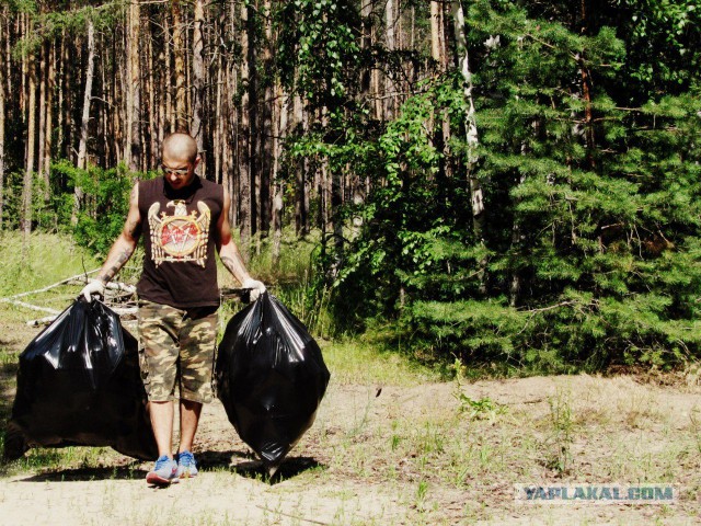 Слесарь из Воронежа Сергей Боярский каждую неделю вывозит мусор из леса