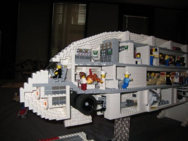 Airbus 380 из кубиков Лего