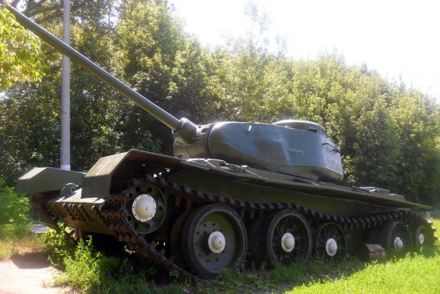Т-44 на фоне «тридцатьчетверки»: оценка фронтовика – танкоиспытателя