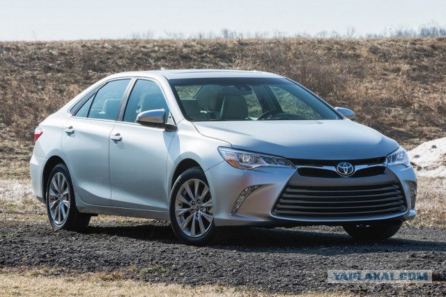 Toyota показала обновленную Camry