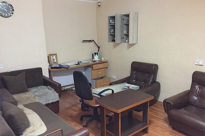 На зоне строго режима у зэка нашли «квартиру» с кожаными креслами и Интернетом 