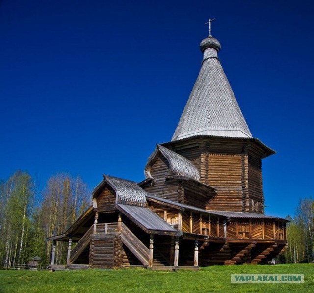 Уникальная деревянная Успенская церковь сгорела в Кондопоге